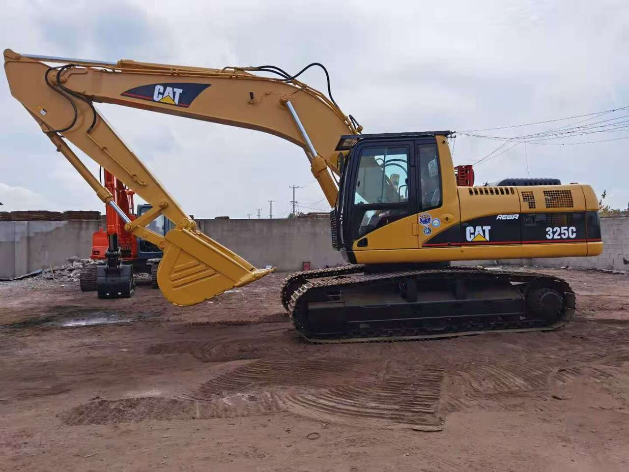 CATERPILLAR 325C - Excavator pe şenile: Foto 1 CATERPILLAR 325C - Excavator pe şenile: Foto 1