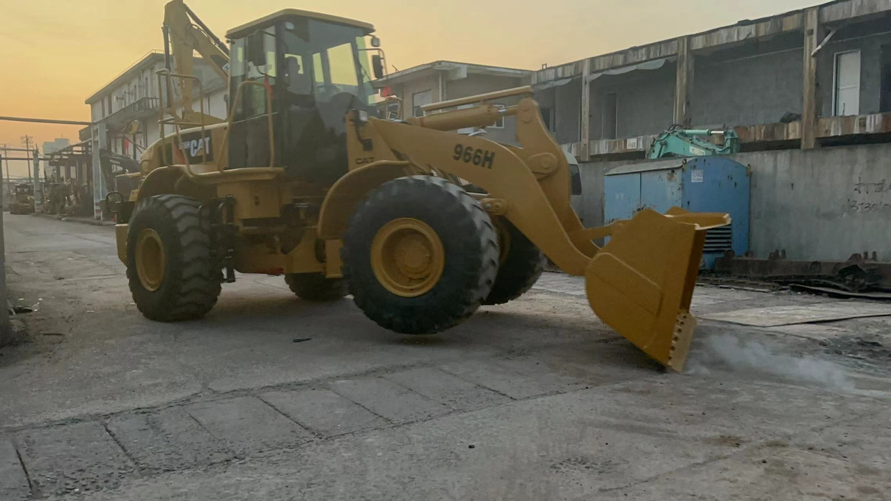 CATERPILLAR 966H - Excavator pe roţi: Foto 3 CATERPILLAR 966H - Excavator pe roţi: Foto 3