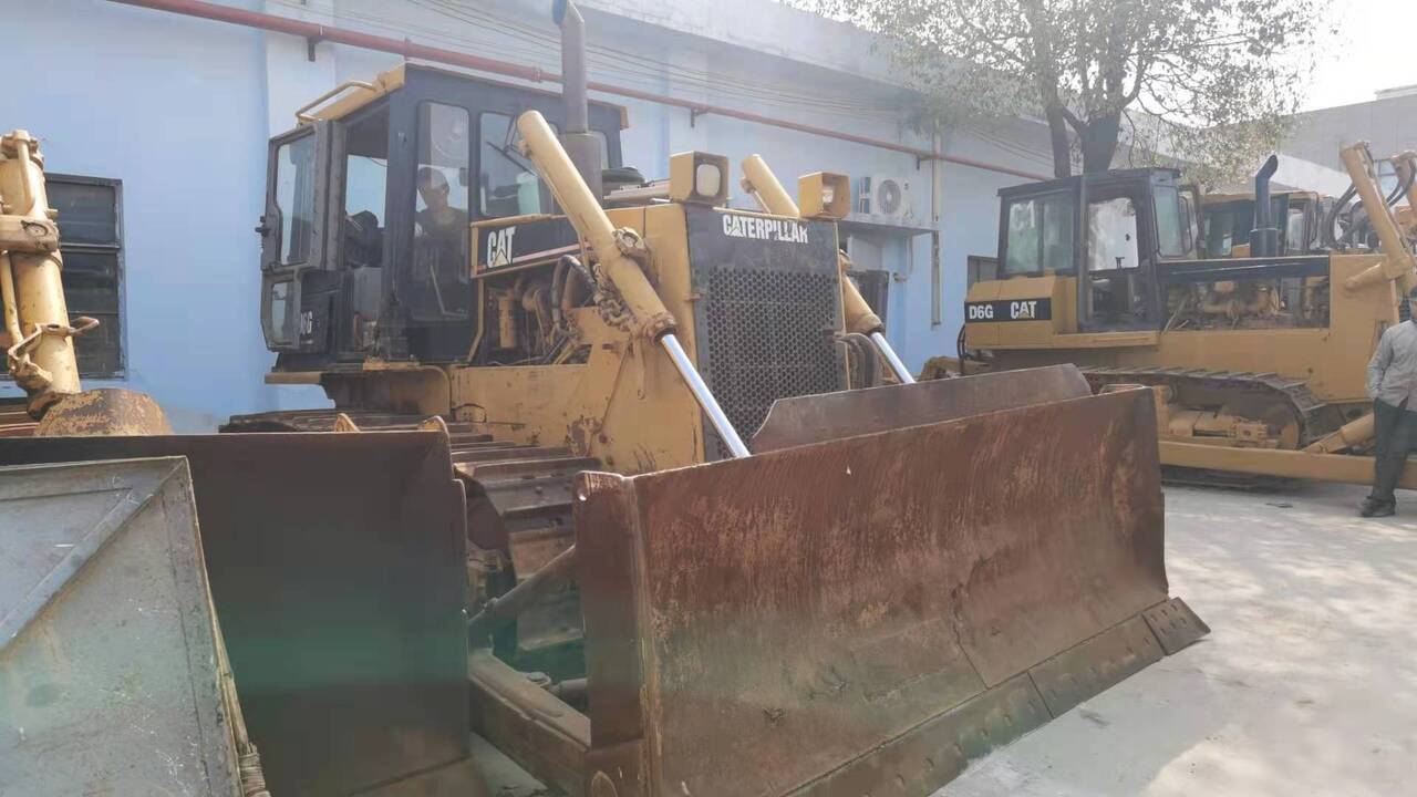 CATERPILLAR D6G - Buldozer: Foto 1 CATERPILLAR D6G - Buldozer: Foto 1