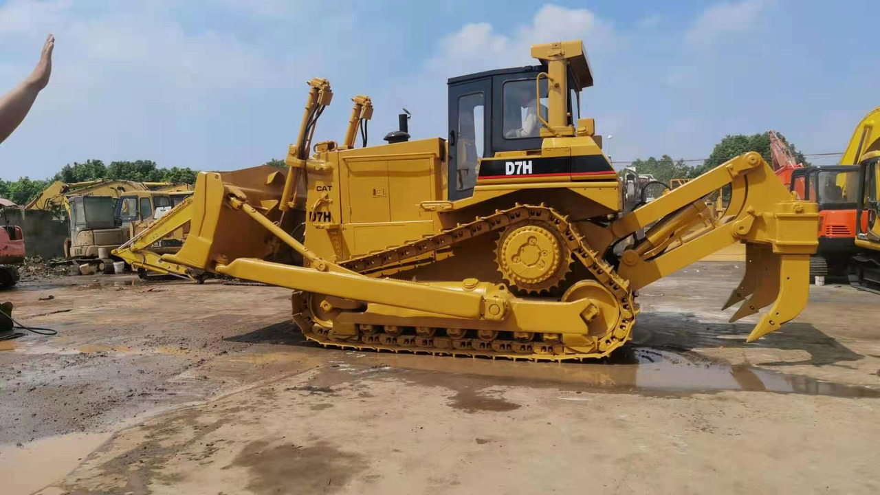 CATERPILLAR D7H - Buldozer: Foto 1 CATERPILLAR D7H - Buldozer: Foto 1