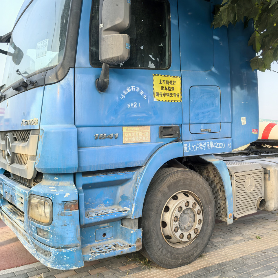 Mercedes-Benz 4x2-1841 - Cap tractor: Foto 2 Mercedes-Benz 4x2-1841 - Cap tractor: Foto 2
