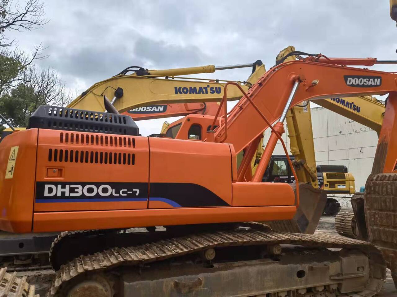 DOOSAN DH300 - Excavator pe şenile: Foto 2 DOOSAN DH300 - Excavator pe şenile: Foto 2
