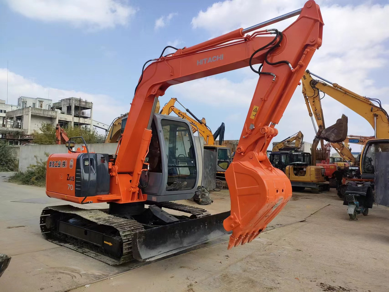 HITACHI ZX70 - Excavator pe şenile: Foto 1 HITACHI ZX70 - Excavator pe şenile: Foto 1