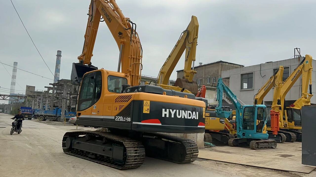HYUNDAI 220LC-9S - Excavator pe şenile: Foto 1 HYUNDAI 220LC-9S - Excavator pe şenile: Foto 1
