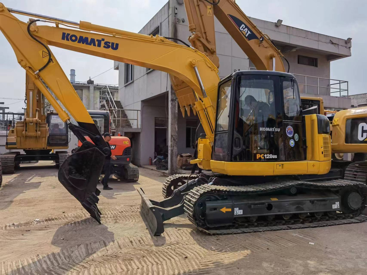 KOMATSU PC128 - Excavator pe şenile: Foto 2 KOMATSU PC128 - Excavator pe şenile: Foto 2