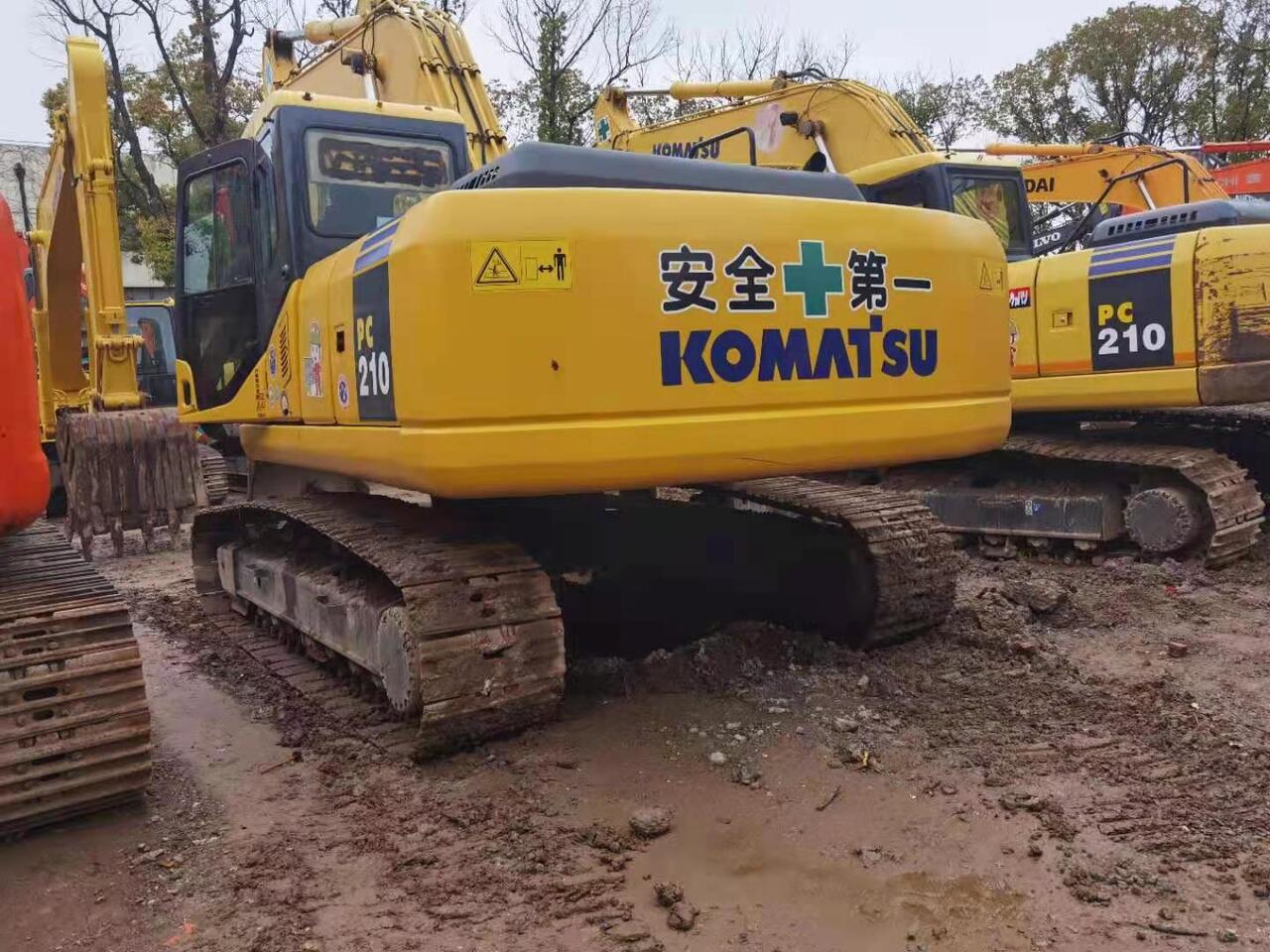 KOMATSU PC210-7 -excavator - Excavator pe şenile: Foto 2 KOMATSU PC210-7 -excavator - Excavator pe şenile: Foto 2