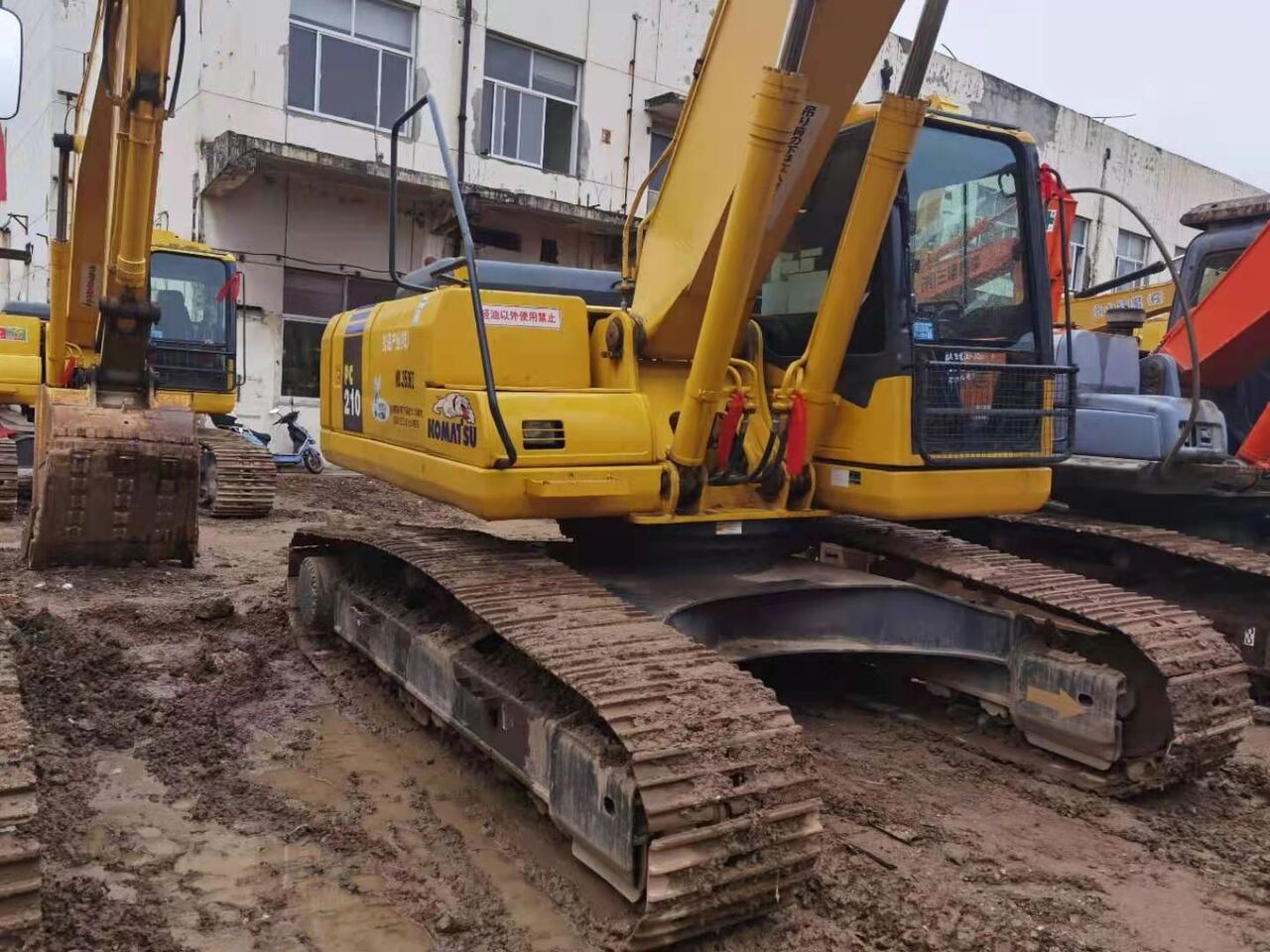 KOMATSU PC210-7 -excavator - Excavator pe şenile: Foto 4 KOMATSU PC210-7 -excavator - Excavator pe şenile: Foto 4