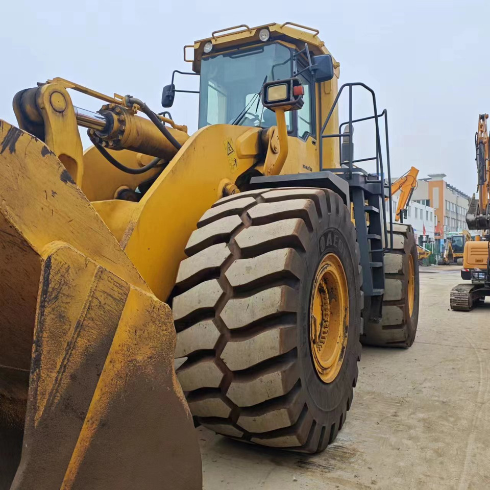 KOMATSU WA600-3 - Încărcător frontal pe pneuri: Foto 4 KOMATSU WA600-3 - Încărcător frontal pe pneuri: Foto 4