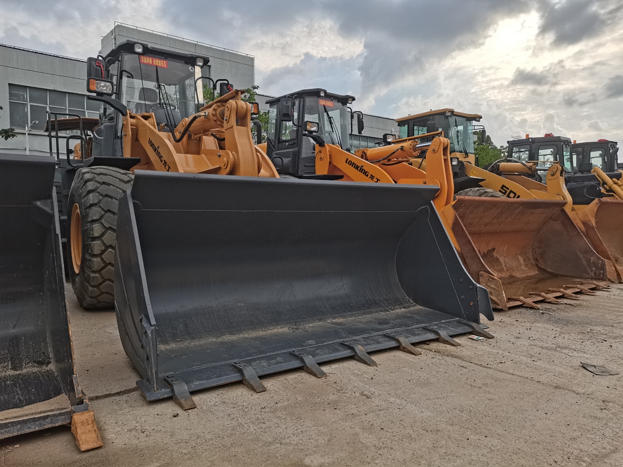 LONKING LG855N -wheel loader - Încărcător frontal pe pneuri: Foto 2 LONKING LG855N -wheel loader - Încărcător frontal pe pneuri: Foto 2