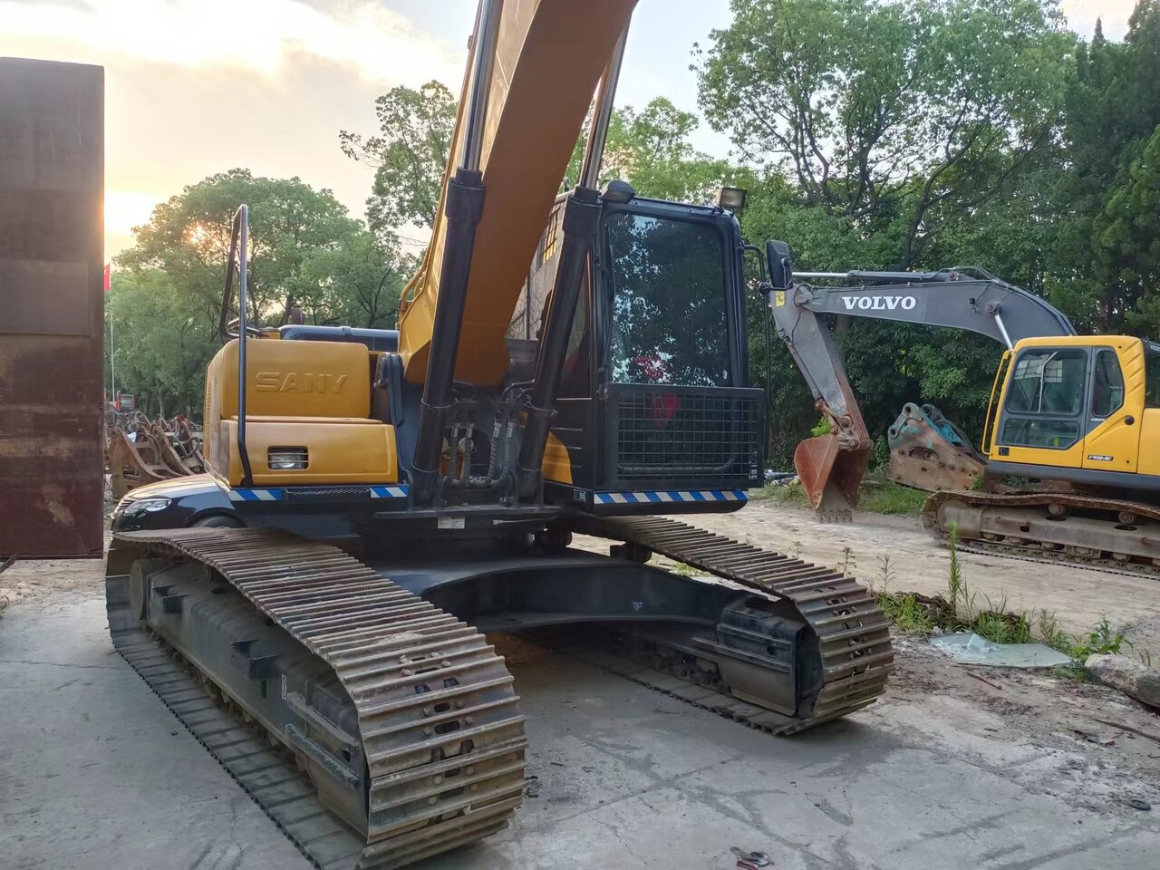 SANY SY215C - Excavator pe şenile: Foto 4 SANY SY215C - Excavator pe şenile: Foto 4