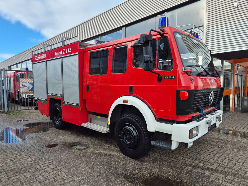 Mercedes-Benz SK 1224 4x4 FIRETRUCK/ FEUERWEHR/ 2400L TANK/ EXPEDITION - Autospeciala de stins incendii: Foto 1 Mercedes-Benz SK 1224 4x4 FIRETRUCK/ FEUERWEHR/ 2400L TANK/ EXPEDITION - Autospeciala de stins incendii: Foto 1