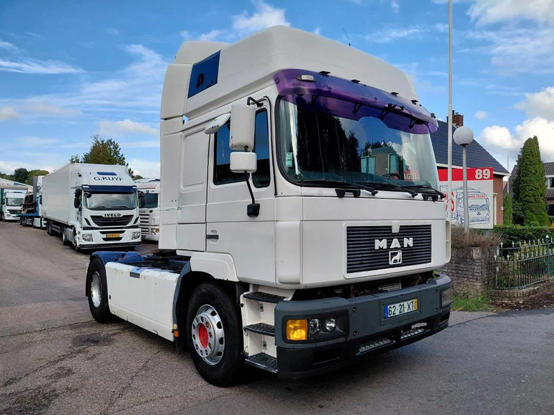 MAN 19.463 F2000 460 HP MANUAL ZF GEARBOX PERFECT CONDITION - Cap tractor: Foto 3 MAN 19.463 F2000 460 HP MANUAL ZF GEARBOX PERFECT CONDITION - Cap tractor: Foto 3