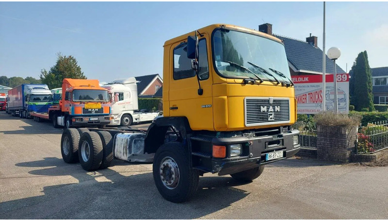 MAN 26.372 MANUAL ZF GEARBOX STEEL SUSPENSION 6X4 - Camion şasiu: Foto 3 MAN 26.372 MANUAL ZF GEARBOX STEEL SUSPENSION 6X4 - Camion şasiu: Foto 3