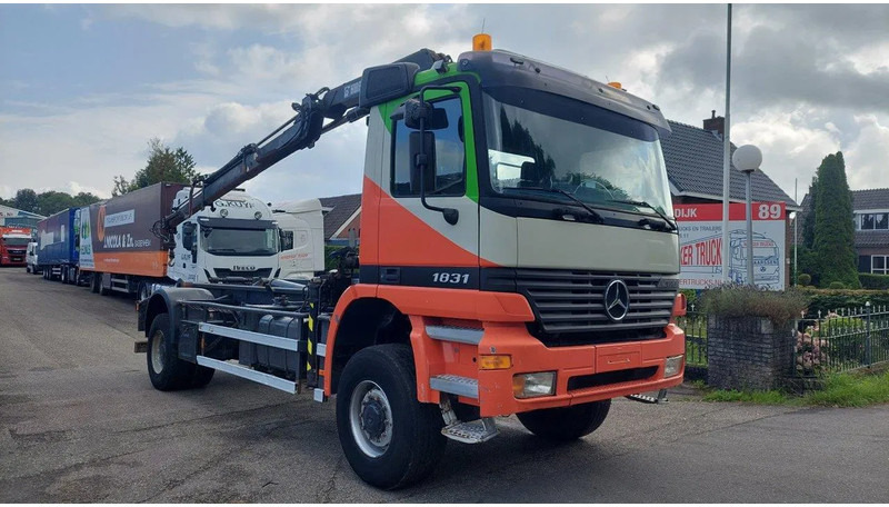 Mercedes-Benz Actros 1831 1931 4X4 Crane Container system - Camion cu macara: Foto 5 Mercedes-Benz Actros 1831 1931 4X4 Crane Container system - Camion cu macara: Foto 5