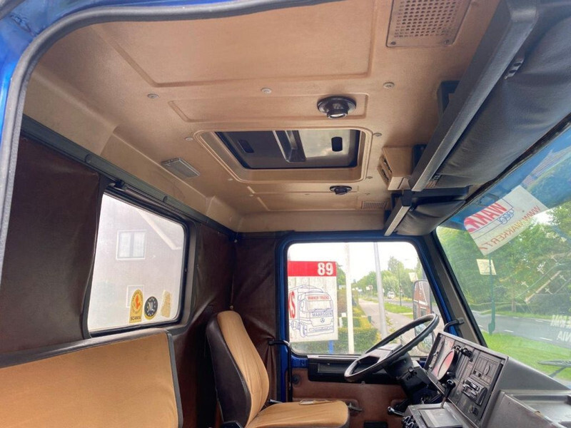 Interior photo 2: Camion şasiu Scania T82 T 82 4x2 CHASSIS FULL STEEL SUSPENSION Interior photo 2: Camion şasiu Scania T82 T 82 4x2 CHASSIS FULL STEEL SUSPENSION