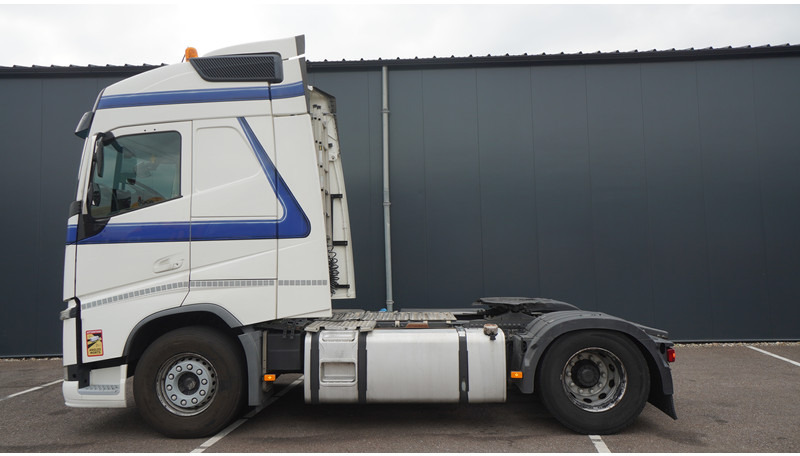 Volvo FH 420 ADR EURO 6 GLOBETROTTER - Cap tractor: Foto 1 Volvo FH 420 ADR EURO 6 GLOBETROTTER - Cap tractor: Foto 1
