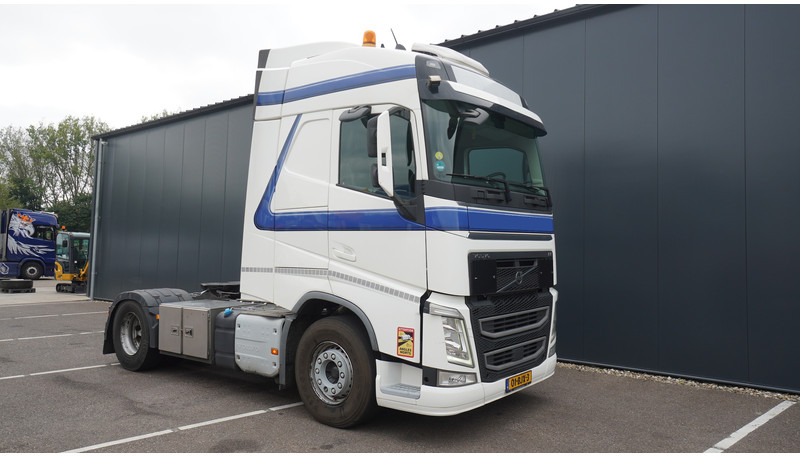 Volvo FH 420 ADR EURO 6 GLOBETROTTER - Cap tractor: Foto 4 Volvo FH 420 ADR EURO 6 GLOBETROTTER - Cap tractor: Foto 4