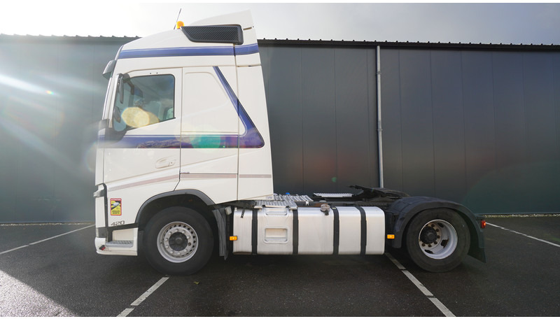 Volvo FH 420 EURO 6 GLOBETROTTER - Cap tractor: Foto 1 Volvo FH 420 EURO 6 GLOBETROTTER - Cap tractor: Foto 1
