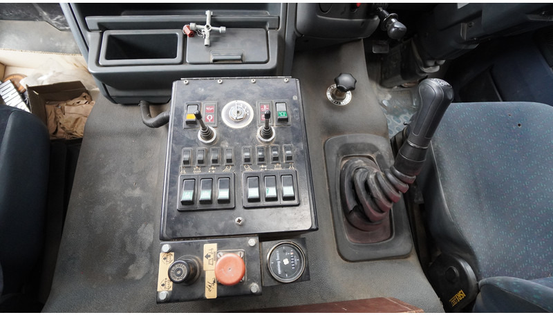 DAF 65.180 ATI STREET SWEPER RH DRIVE MANUAL GARBOX 96.000KM - Măturătoare stradală: Foto 5 DAF 65.180 ATI STREET SWEPER RH DRIVE MANUAL GARBOX 96.000KM - Măturătoare stradală: Foto 5