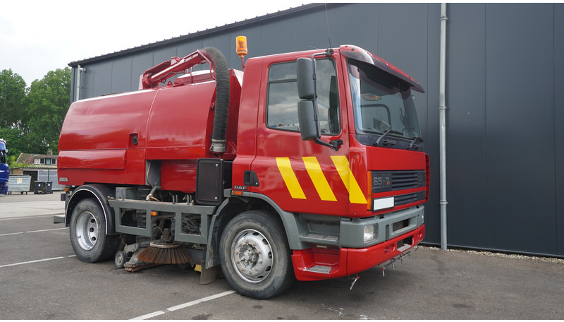 DAF 65.180 ATI STREET SWEPER RH DRIVE MANUAL GARBOX 96.000KM - Măturătoare stradală: Foto 4 DAF 65.180 ATI STREET SWEPER RH DRIVE MANUAL GARBOX 96.000KM - Măturătoare stradală: Foto 4