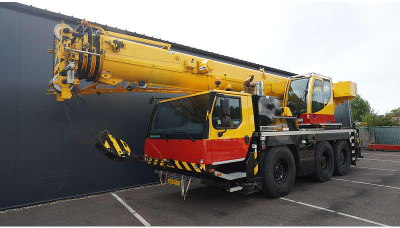 Liebherr LTM 1050-3.1 6X4X6 WITH JIB VARIOBASE - Camion cu macara: Foto 4 Liebherr LTM 1050-3.1 6X4X6 WITH JIB VARIOBASE - Camion cu macara: Foto 4