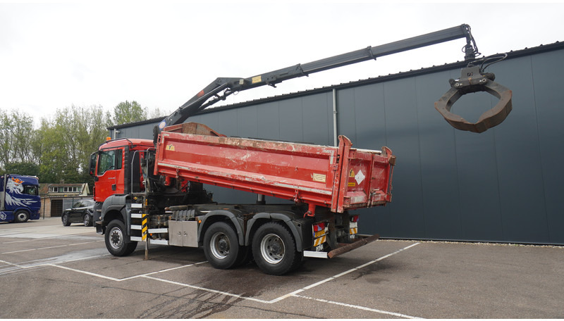 MAN TGS 28.400 6X6 2 SIDE TIPPER WITH HMF 1643 CRANE 376.400KM - Camion cu macara: Foto 4 MAN TGS 28.400 6X6 2 SIDE TIPPER WITH HMF 1643 CRANE 376.400KM - Camion cu macara: Foto 4