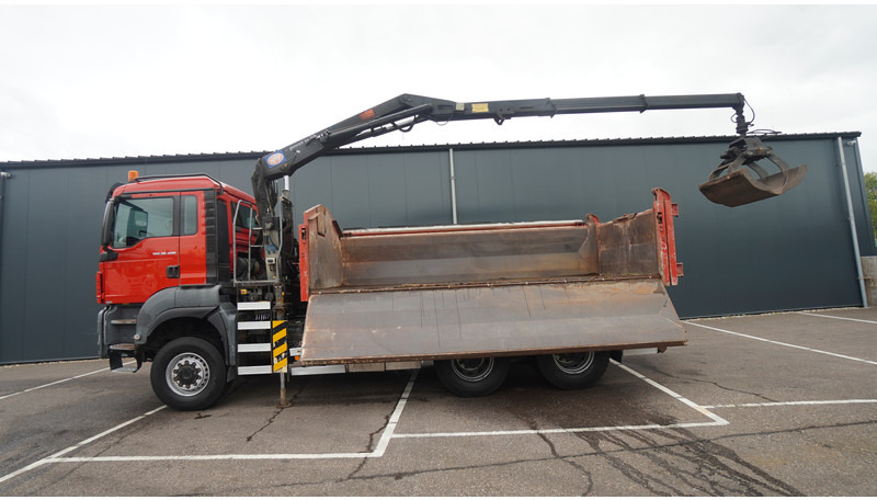 MAN TGS 28.400 6X6 2 SIDE TIPPER WITH HMF 1643 CRANE 376.400KM - Camion cu macara: Foto 2 MAN TGS 28.400 6X6 2 SIDE TIPPER WITH HMF 1643 CRANE 376.400KM - Camion cu macara: Foto 2