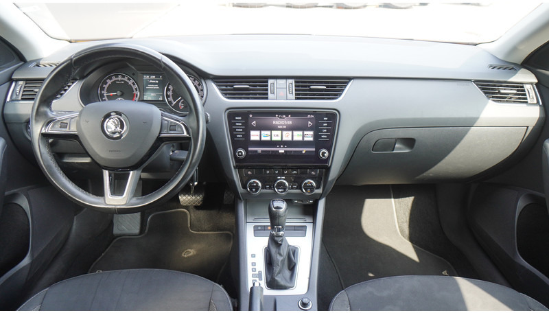 Škoda Octavia COMBI 1.6TDI DSG 85KW GREENTECH AMBITION BUSINESS - Microbuz, Transport persoane: Foto 5 Škoda Octavia COMBI 1.6TDI DSG 85KW GREENTECH AMBITION BUSINESS - Microbuz, Transport persoane: Foto 5