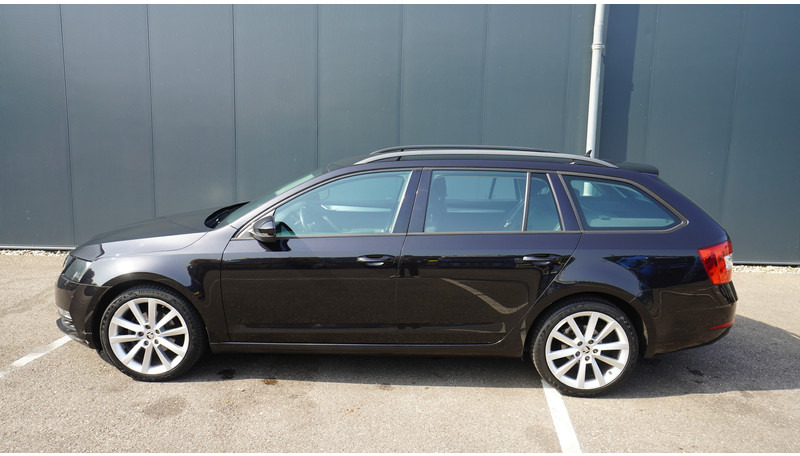 Škoda Octavia COMBI 1.6TDI DSG 85KW GREENTECH AMBITION BUSINESS - Microbuz, Transport persoane: Foto 1 Škoda Octavia COMBI 1.6TDI DSG 85KW GREENTECH AMBITION BUSINESS - Microbuz, Transport persoane: Foto 1