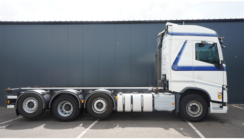 Volvo FH 460 8X2 20 FT CONTAINER TRANSPORT TRUCK - Camion transport containere/ Swap body: Foto 2 Volvo FH 460 8X2 20 FT CONTAINER TRANSPORT TRUCK - Camion transport containere/ Swap body: Foto 2