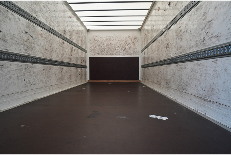 Volvo FL 210 CLOSED BOX 665.200KM - Camion furgon: Foto 5 Volvo FL 210 CLOSED BOX 665.200KM - Camion furgon: Foto 5