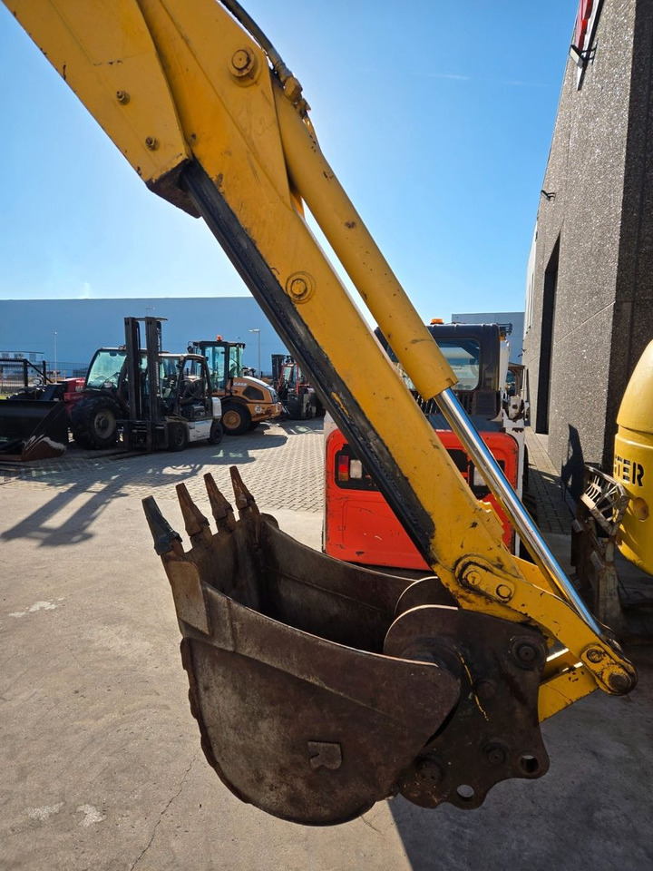 Buldoexcavator Komatsu WB97: Foto 9 Buldoexcavator Komatsu WB97: Foto 9