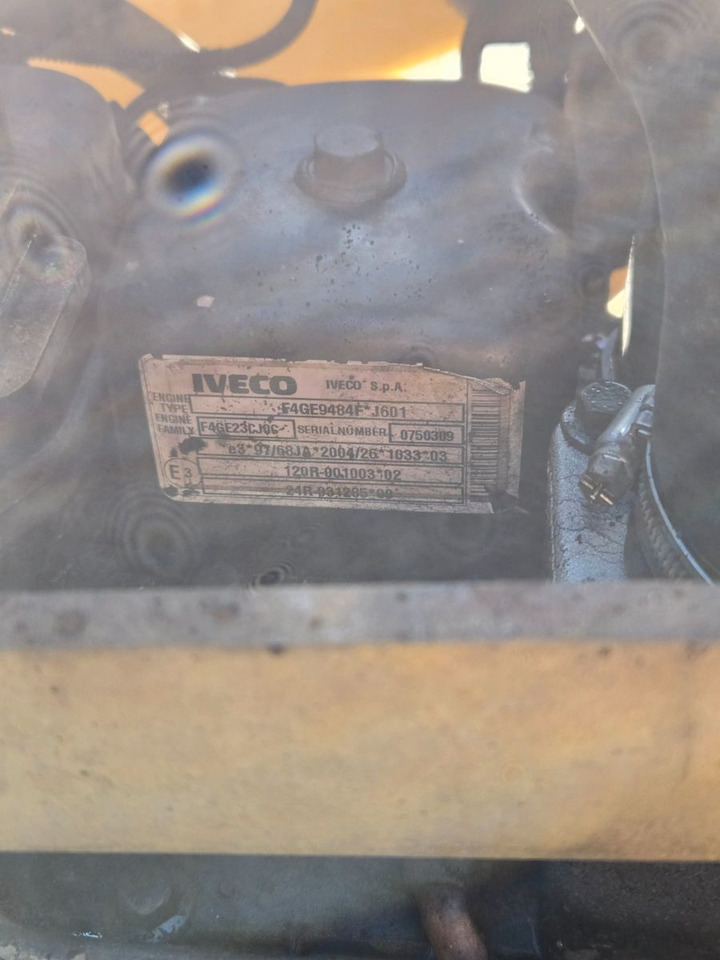 Buldoexcavator Komatsu WB97: Foto 12 Buldoexcavator Komatsu WB97: Foto 12