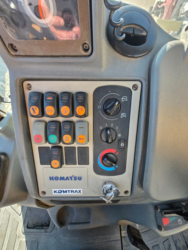 Buldoexcavator Komatsu WB97: Foto 18 Buldoexcavator Komatsu WB97: Foto 18