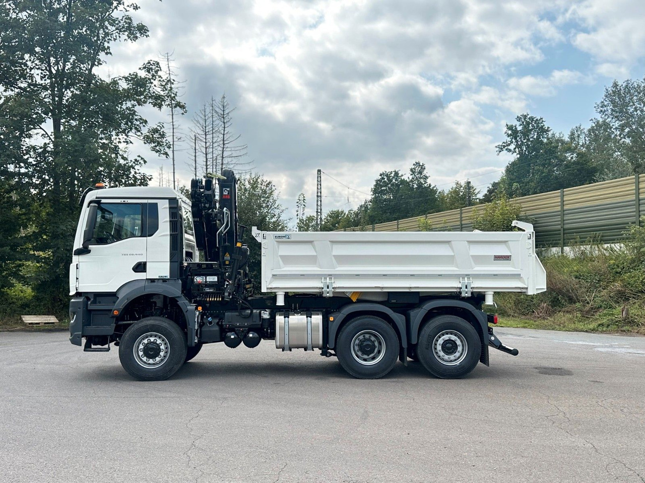 MAN TGS 28.440 6x4-4/3-Seiten- Kipper / Hiab 138-3 - Camion basculantă, Camion cu macara: Foto 4 MAN TGS 28.440 6x4-4/3-Seiten- Kipper / Hiab 138-3 - Camion basculantă, Camion cu macara: Foto 4