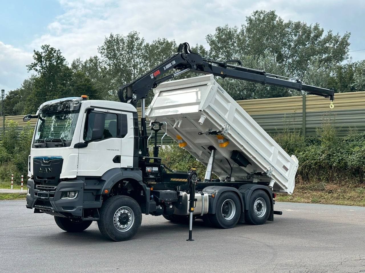 MAN TGS 28.440 6x4-4/3-Seiten- Kipper / Hiab 138-3 - Camion basculantă, Camion cu macara: Foto 1 MAN TGS 28.440 6x4-4/3-Seiten- Kipper / Hiab 138-3 - Camion basculantă, Camion cu macara: Foto 1