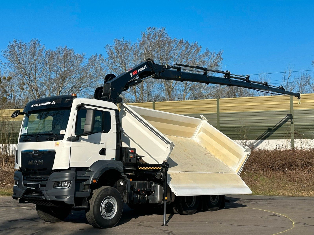 MAN TGS 28.440 6x4-4/3-Seiten- Kipper / Hiab 228-6 - Camion basculantă, Camion cu macara: Foto 2 MAN TGS 28.440 6x4-4/3-Seiten- Kipper / Hiab 228-6 - Camion basculantă, Camion cu macara: Foto 2