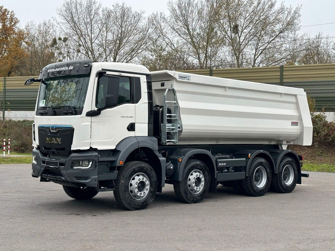 MAN TGS 41.400 8x4 / EUROMIX MTP 20m³/ EURO2 Kipper - Camion basculantă: Foto 1 MAN TGS 41.400 8x4 / EUROMIX MTP 20m³/ EURO2 Kipper - Camion basculantă: Foto 1