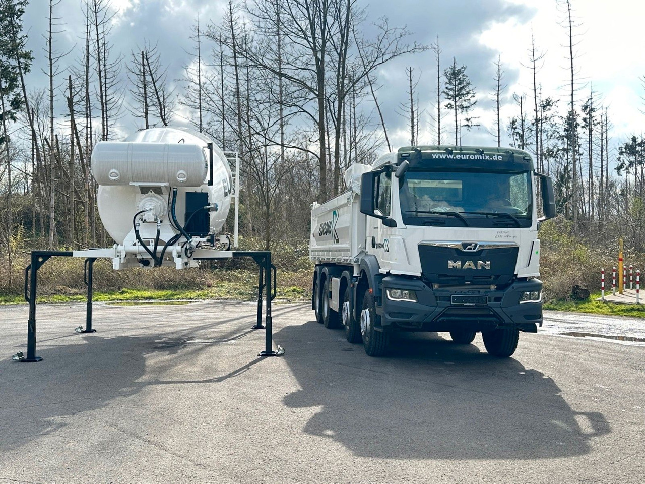 MAN TGS 41.440 8x4 WECHSELSYSTEM KIPPER+MISCHER - Camion basculantă: Foto 4 MAN TGS 41.440 8x4 WECHSELSYSTEM KIPPER+MISCHER - Camion basculantă: Foto 4