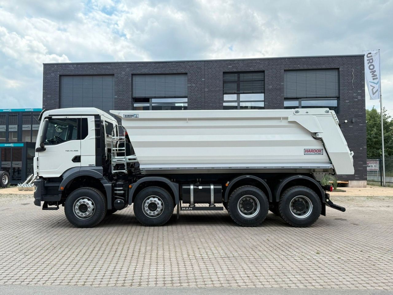 MAN TGS 41.480 BB 8X4 Hydraulische Klappe - Camion basculantă: Foto 5 MAN TGS 41.480 BB 8X4 Hydraulische Klappe - Camion basculantă: Foto 5