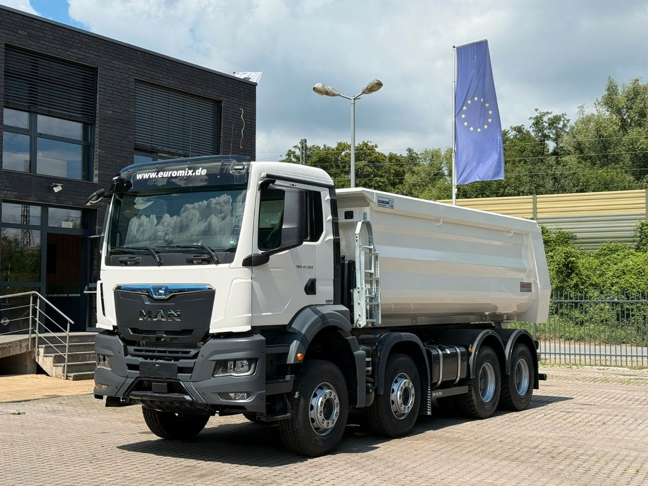 MAN TGS 41.520 BB 8X4 Euromix MuldenKipper Retarder - Camion basculantă: Foto 3 MAN TGS 41.520 BB 8X4 Euromix MuldenKipper Retarder - Camion basculantă: Foto 3