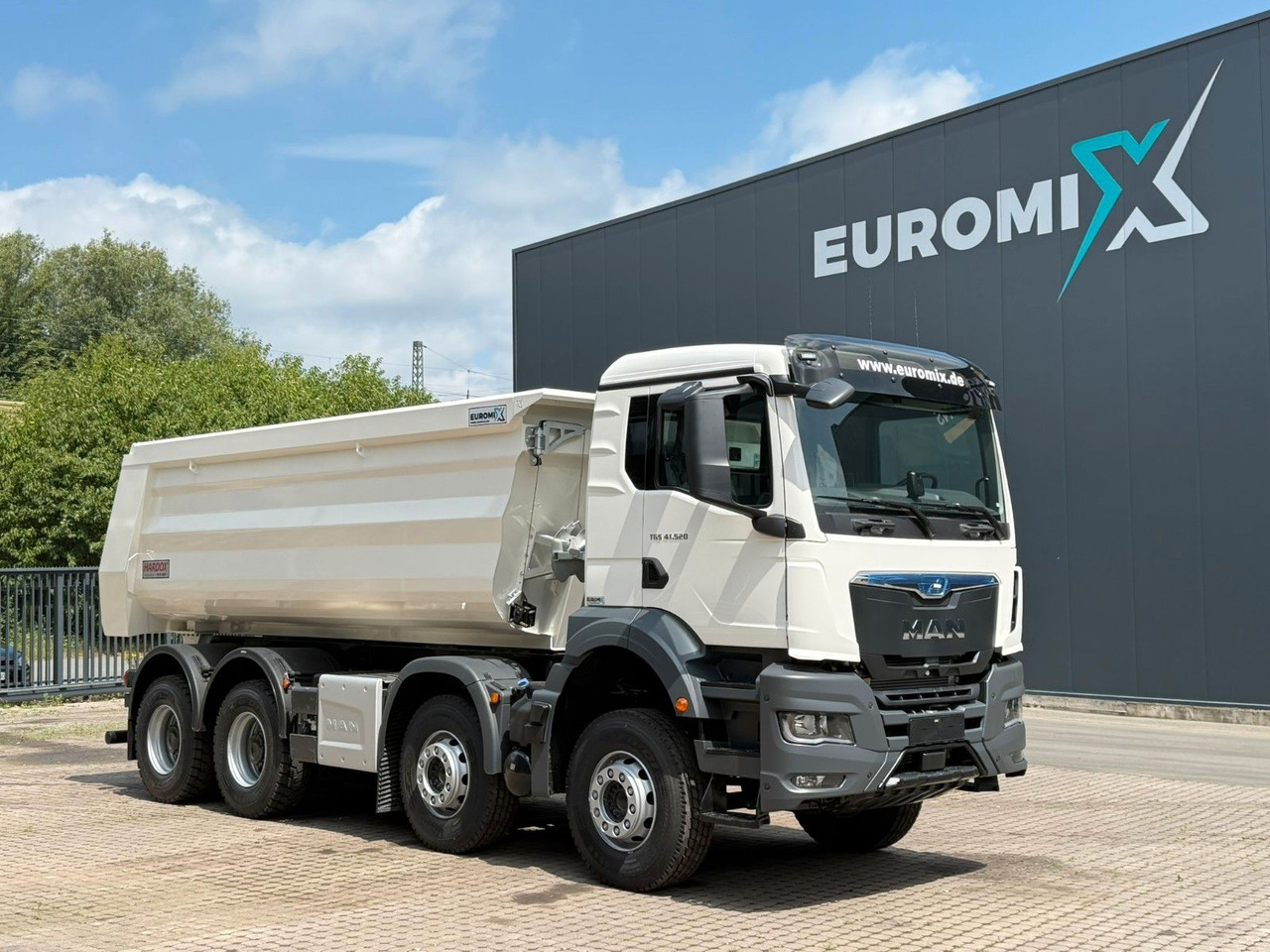 MAN TGS 41.520 BB 8X4 Euromix MuldenKipper Retarder - Camion basculantă: Foto 1 MAN TGS 41.520 BB 8X4 Euromix MuldenKipper Retarder - Camion basculantă: Foto 1