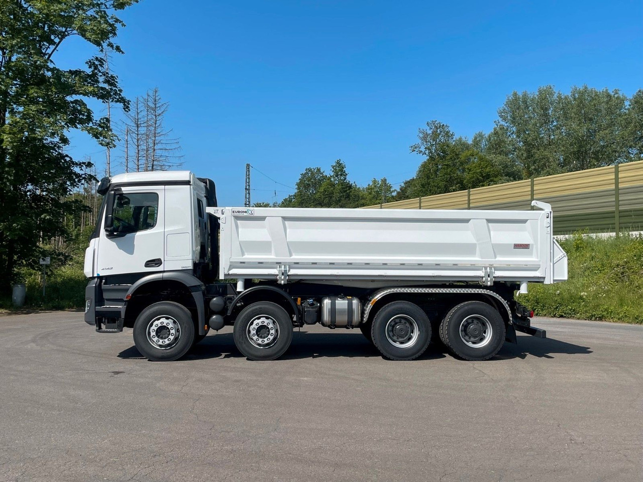 Mercedes-Benz 4145 8X4 Euromix EMT 3-Seiten-Kipper - Camion basculantă: Foto 2 Mercedes-Benz 4145 8X4 Euromix EMT 3-Seiten-Kipper - Camion basculantă: Foto 2