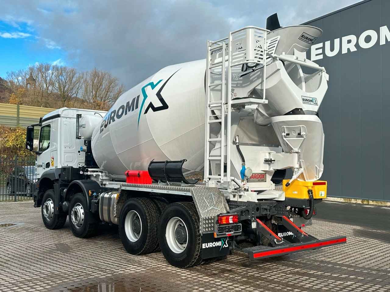 Mercedes-Benz Arocs 5 3540 8x4 EURO 6e EuromixMTP EM 9 L - Autobetonieră: Foto 4 Mercedes-Benz Arocs 5 3540 8x4 EURO 6e EuromixMTP EM 9 L - Autobetonieră: Foto 4