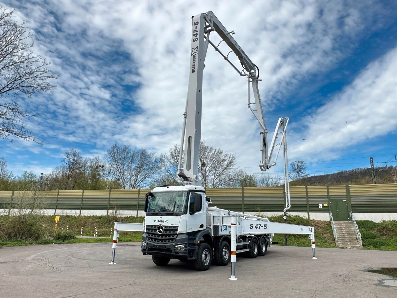Mercedes-Benz Arocs 5 4542 8x4 SWAN TSP 47-5 160RZ ( 47m ) - Autopompă de beton: Foto 3 Mercedes-Benz Arocs 5 4542 8x4 SWAN TSP 47-5 160RZ ( 47m ) - Autopompă de beton: Foto 3