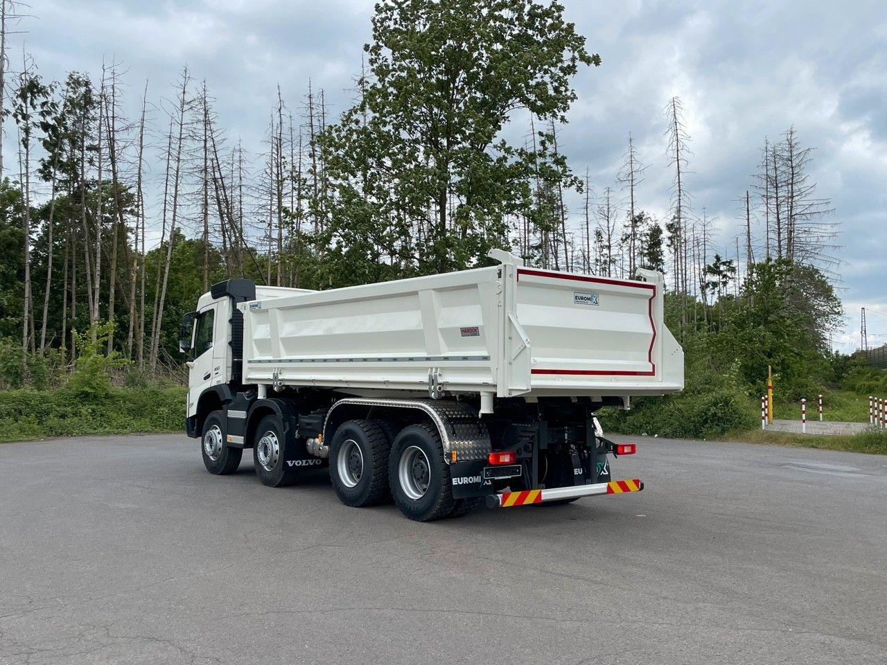 Volvo FMX 500 8X4 Retarder EuromixMTP Kipper - Camion basculantă: Foto 3 Volvo FMX 500 8X4 Retarder EuromixMTP Kipper - Camion basculantă: Foto 3