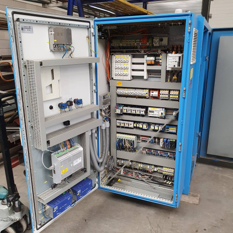 ZIEGLER Generator, WKK, M.A.N. motor (E0834) 50 KW electric/ 80KW thermic 1500 RPM 4 cylinders Sound muted - Compresor de aer: Foto 2 ZIEGLER Generator, WKK, M.A.N. motor (E0834) 50 KW electric/ 80KW thermic 1500 RPM 4 cylinders Sound muted - Compresor de aer: Foto 2