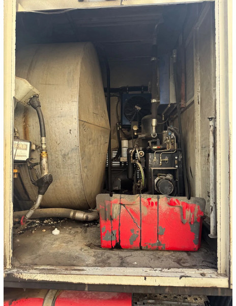 Scania P94-300 **BURTEC BITUM SPRAYER-BELGIAN TRUCK** - Camion: Foto 5 Scania P94-300 **BURTEC BITUM SPRAYER-BELGIAN TRUCK** - Camion: Foto 5