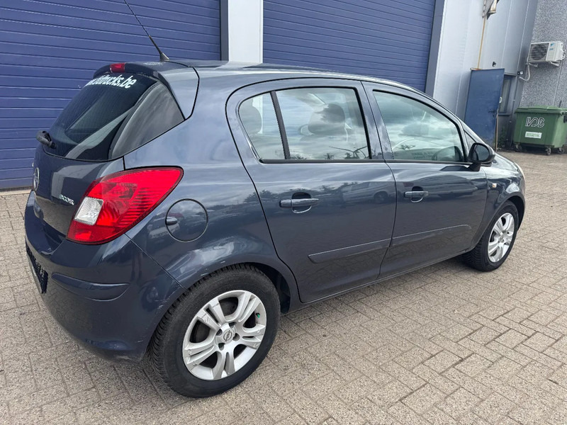 Opel Corsa **EURO4-AIRCO** - Berlină/ Sedan: Foto 4 Opel Corsa **EURO4-AIRCO** - Berlină/ Sedan: Foto 4