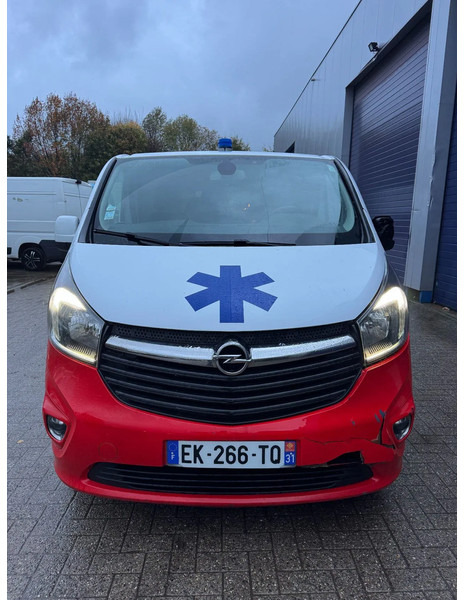 Opel Vivaro **AMBULANCE-RETTUNGSWAGEN** - Ambulanță: Foto 3 Opel Vivaro **AMBULANCE-RETTUNGSWAGEN** - Ambulanță: Foto 3